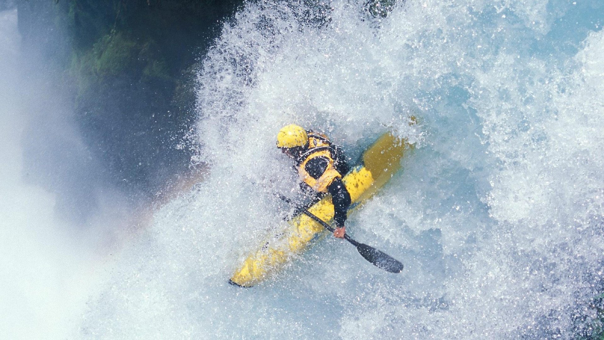 游泳赛事决赛日精彩纷呈